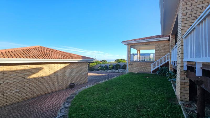 6 Bedroom Property for Sale in Dana Bay Western Cape
